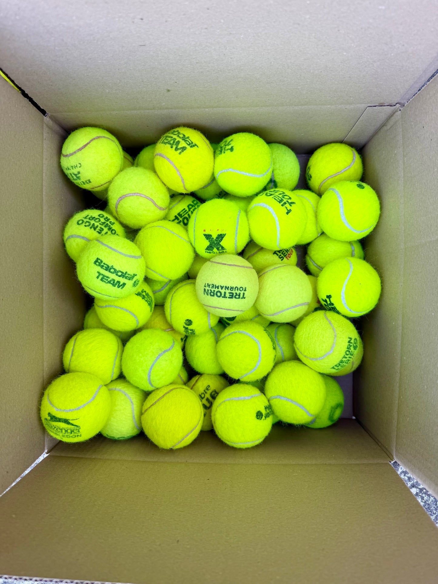 50x Tennis Balls in Excellent Condition – Popular Brands at a Reduced Price