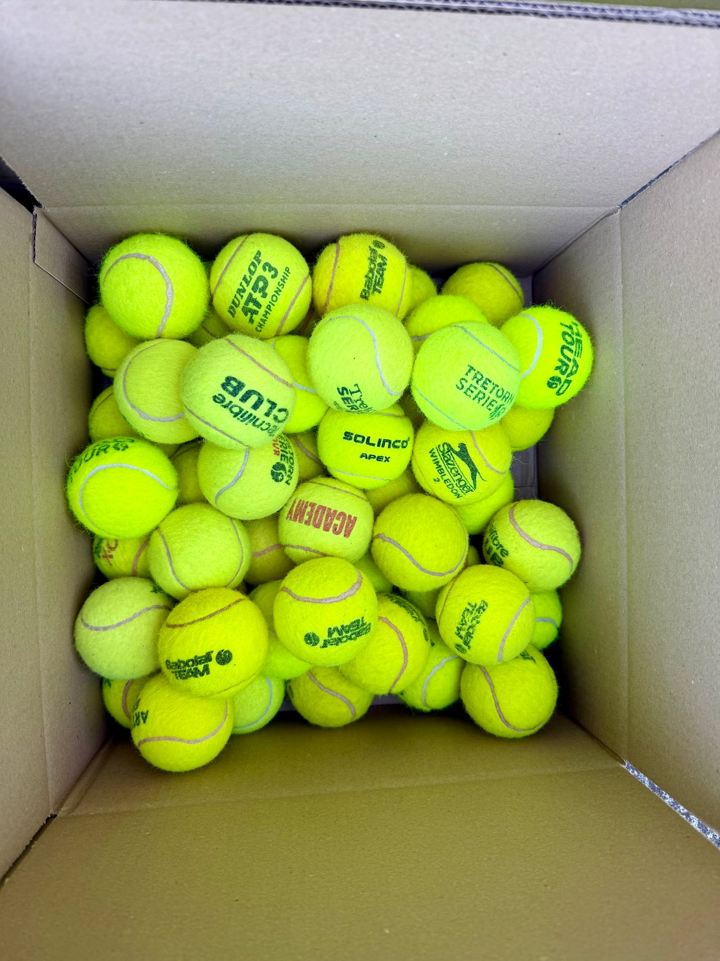 50x Tennis Balls in Excellent Condition – Popular Brands at a Reduced Price